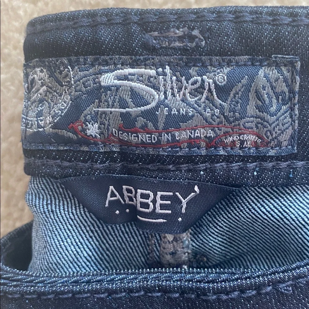 Silver Abbey jeans size w33/L-33 dark wash. - Picture 2 of 6